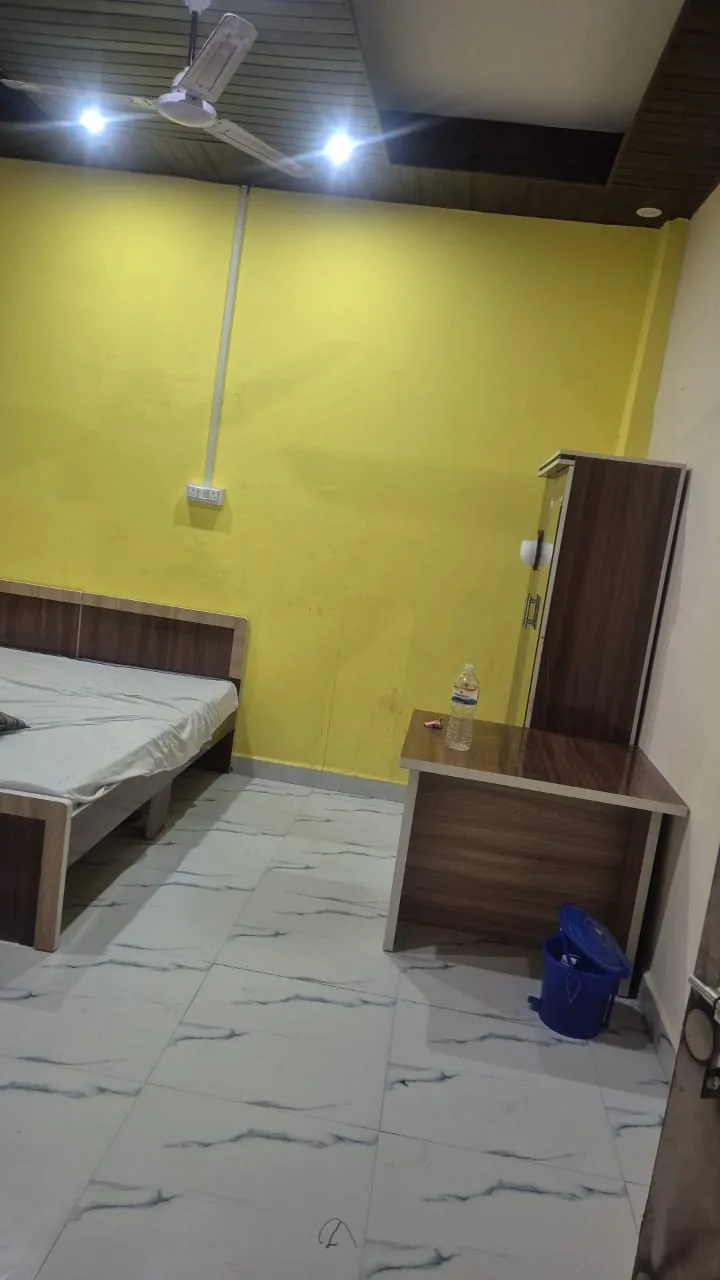 New Janta Hotel in Hata - photo 4
