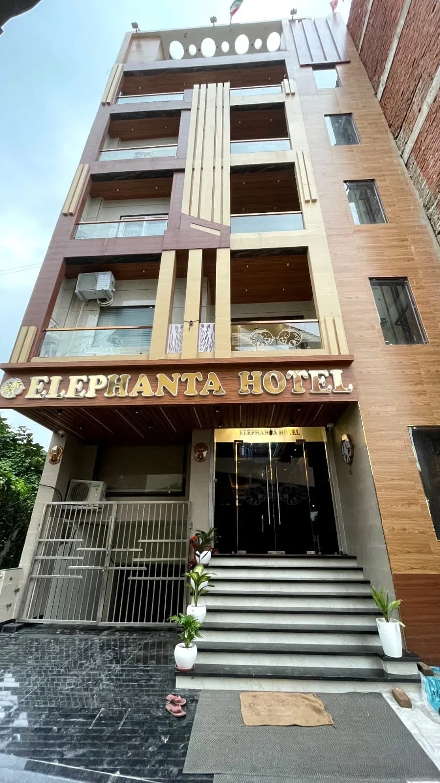 ELEPHANT HOTELS in Deoria