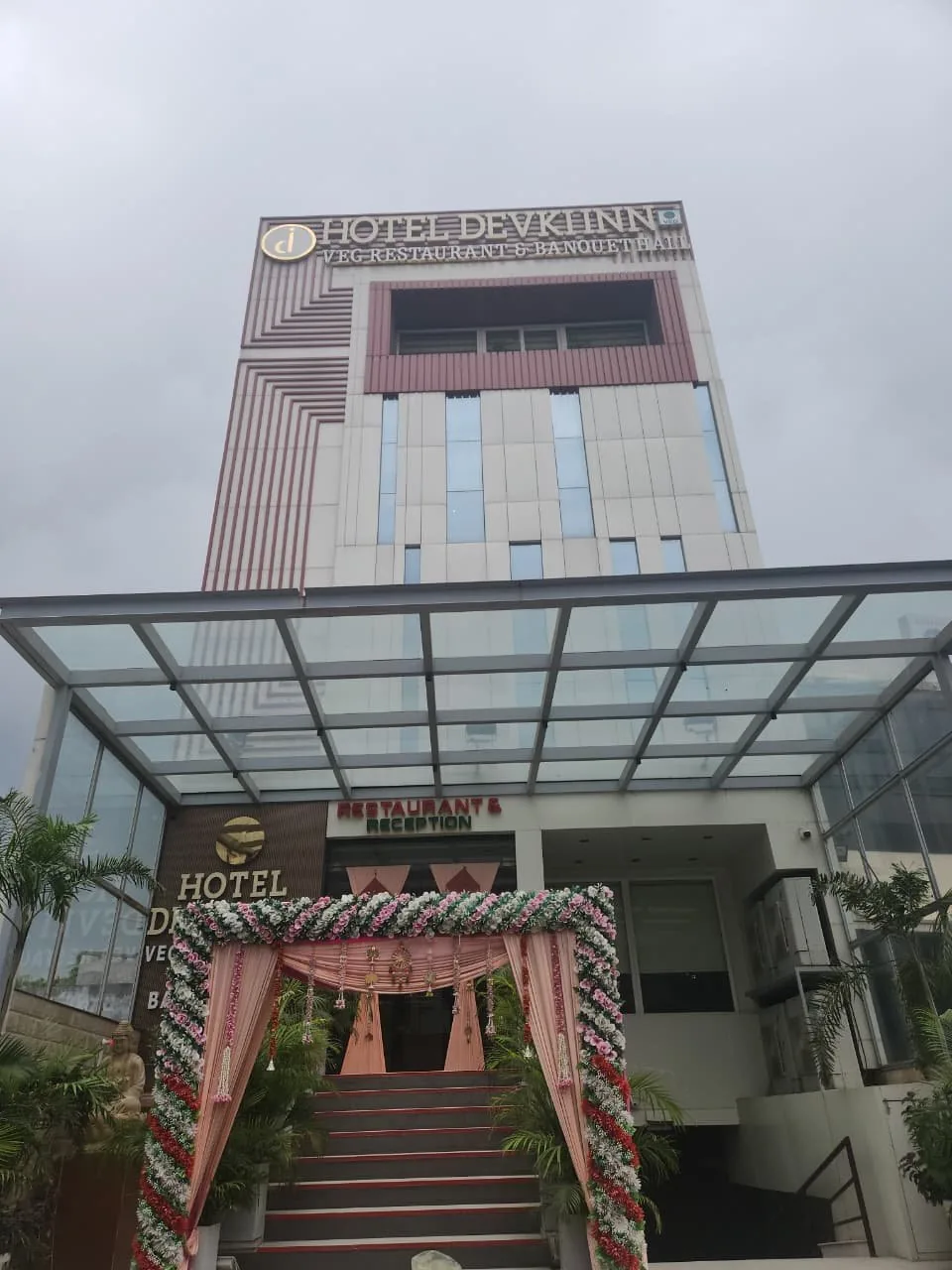 HOTELS DEVKI INN in Gorakhpur