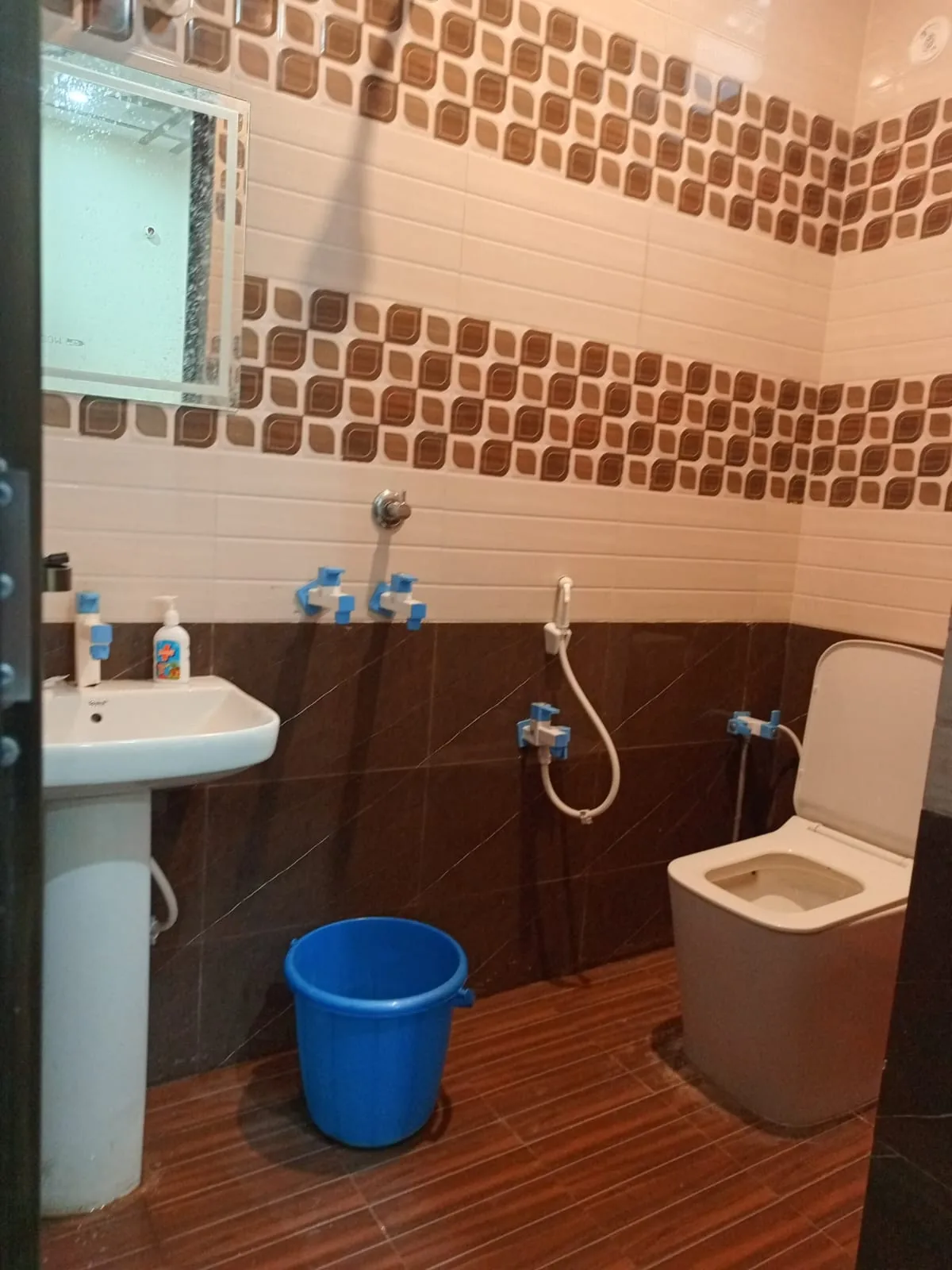 Hotel Vantage in Maharajganj - photo 5