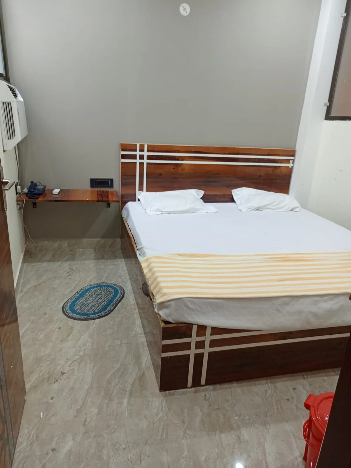 Hotel Vantage in Maharajganj - photo 3