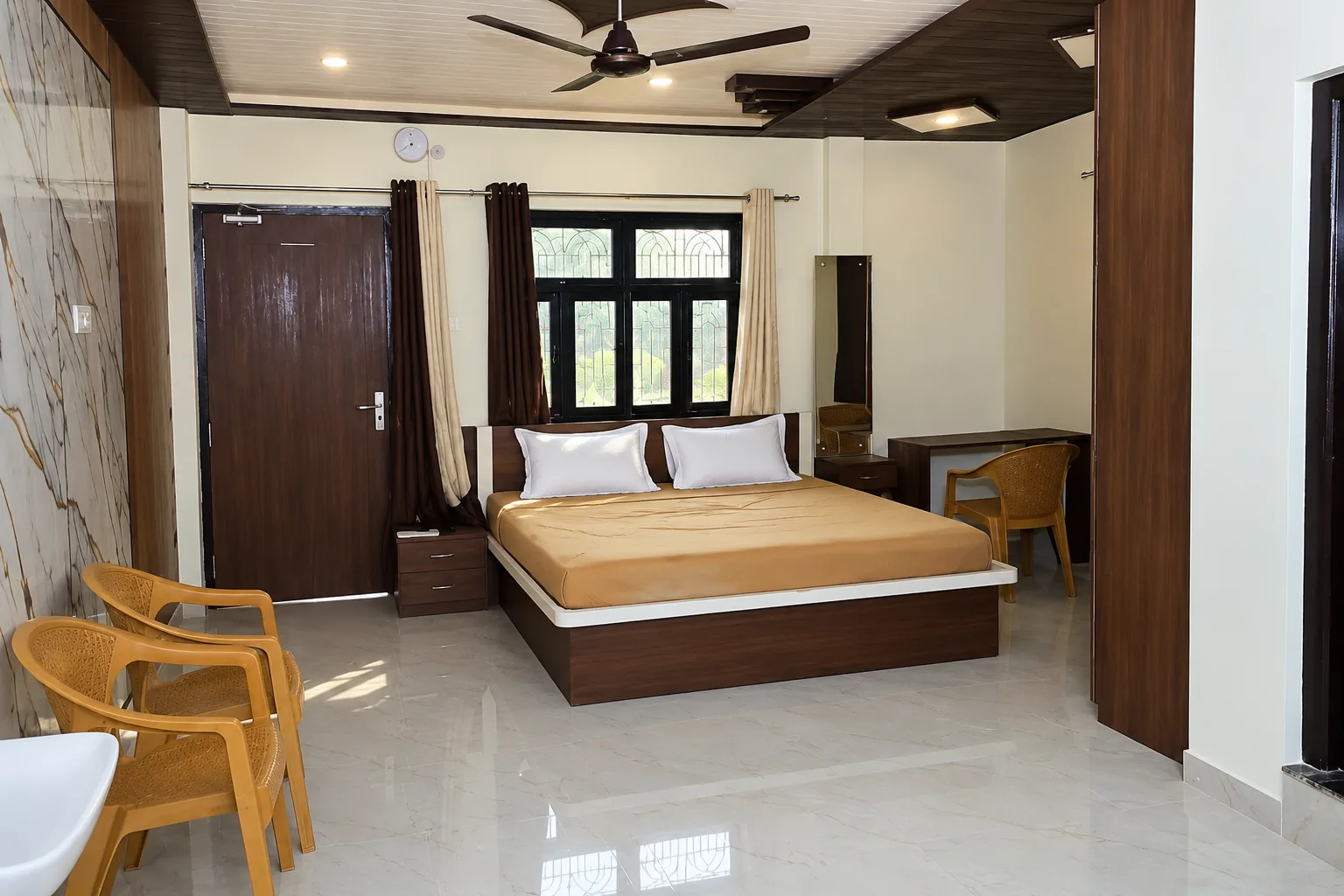 White stay House in Azamgarh - photo 2