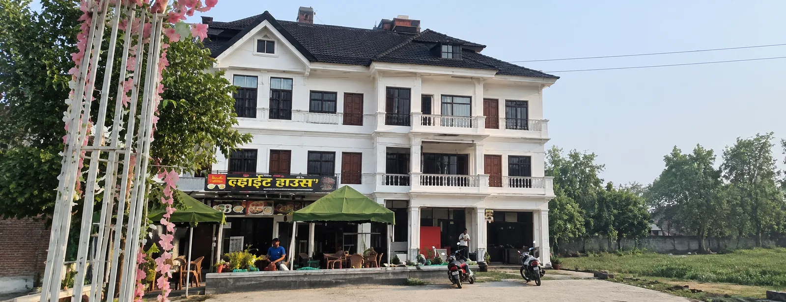 White stay House in Azamgarh