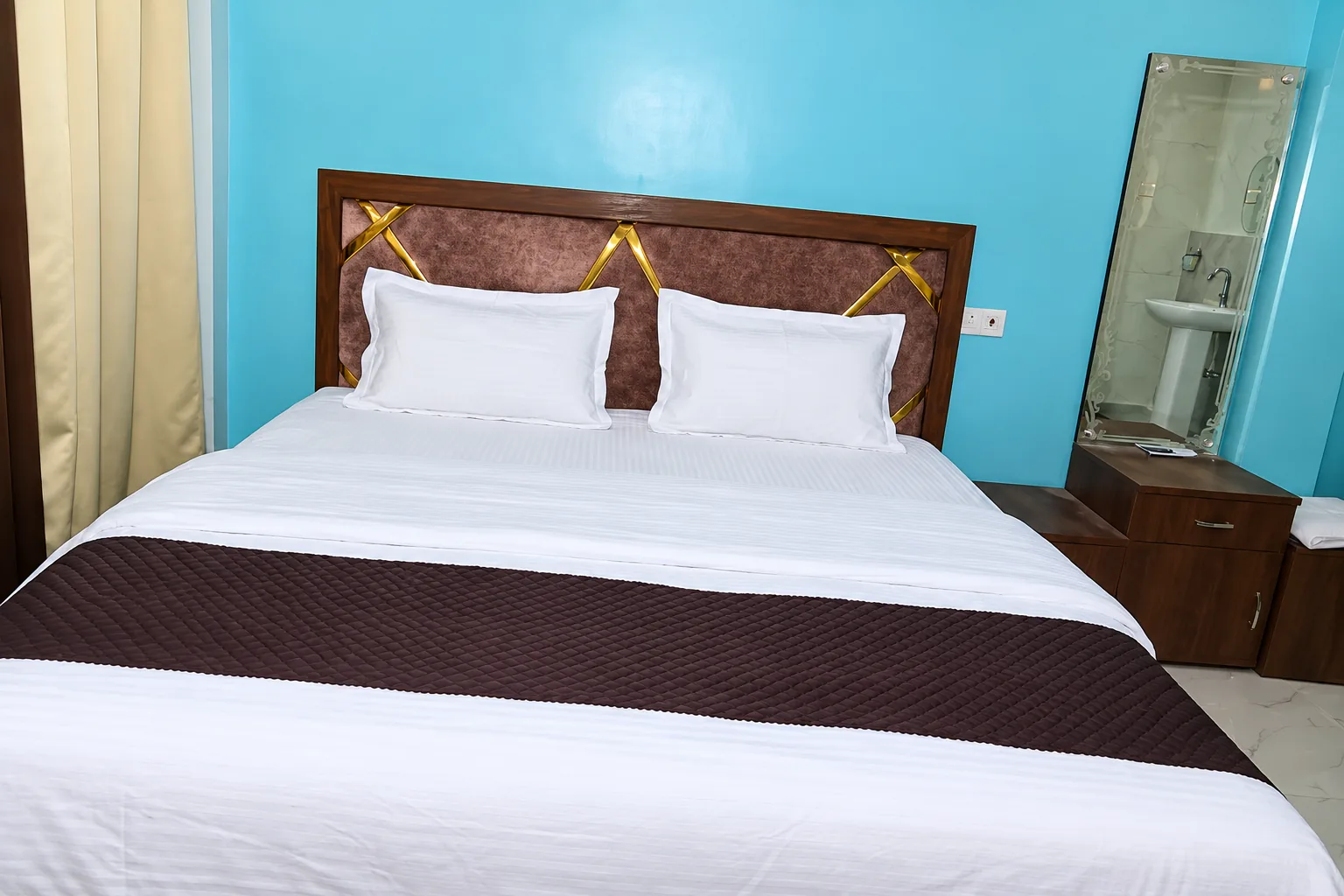 White stay House in Azamgarh - photo 3
