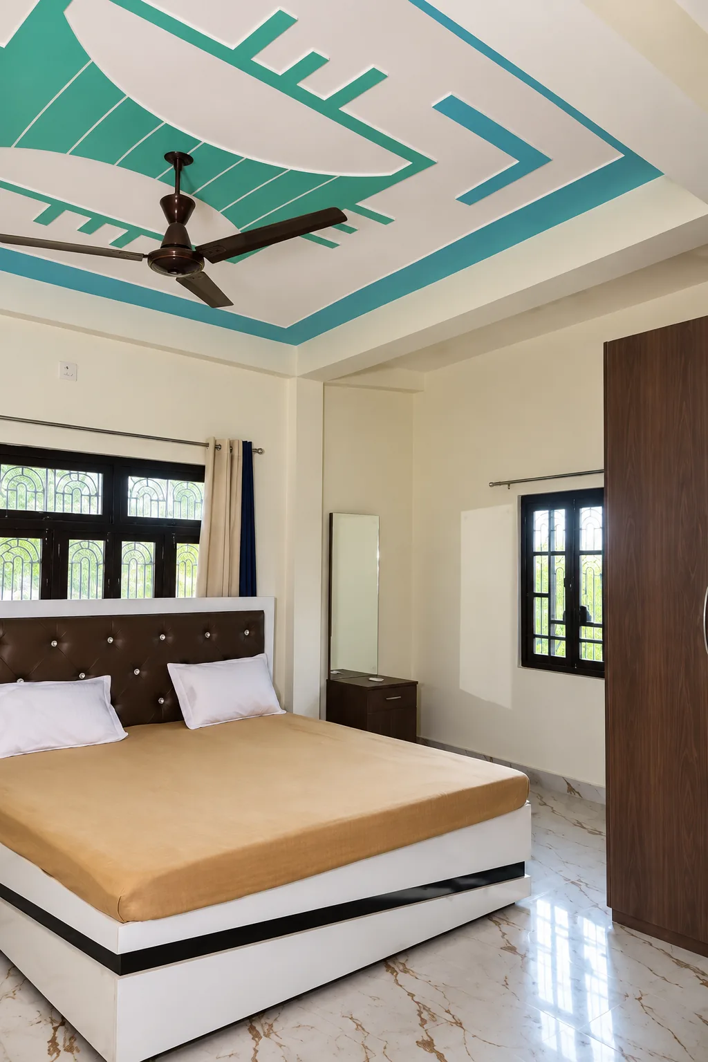 White stay House in Azamgarh - photo 5