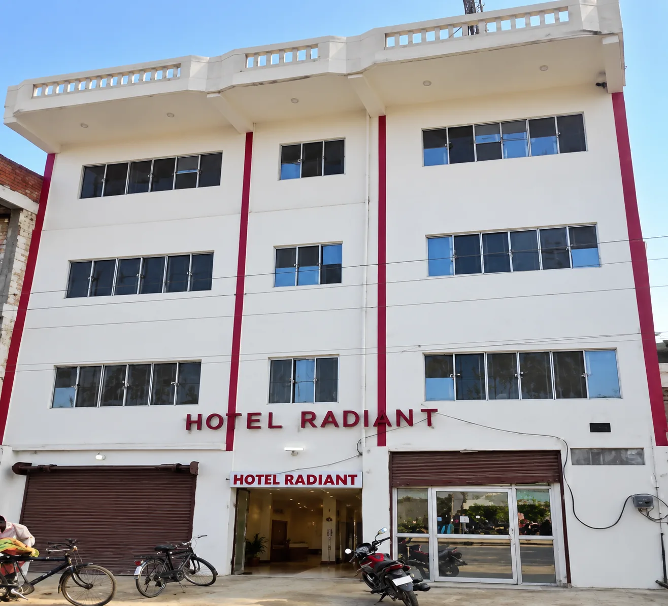 Hotel Radiant in Azamgarh