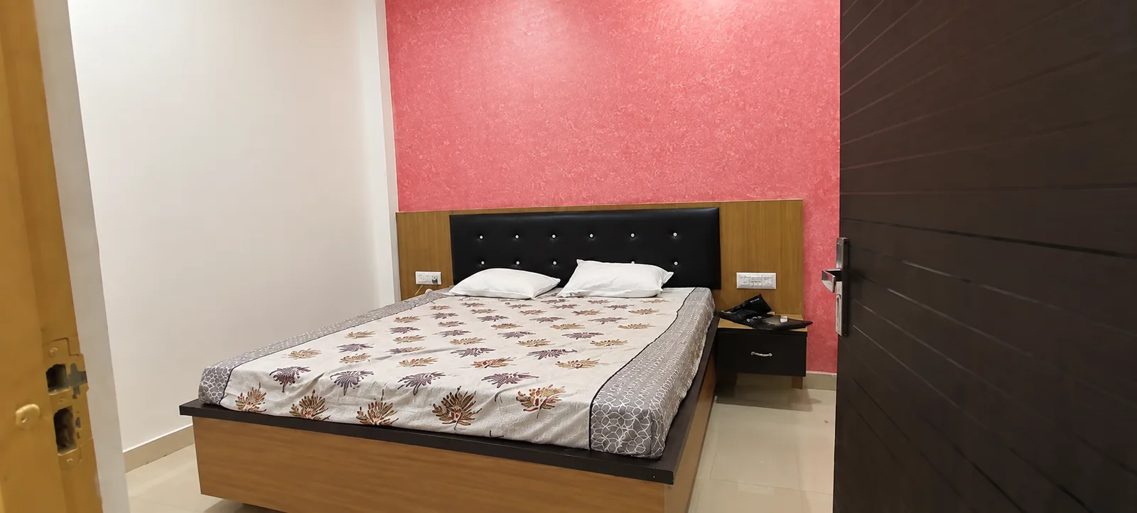 Lee Grand Hotel in Gorakhpur - photo 5