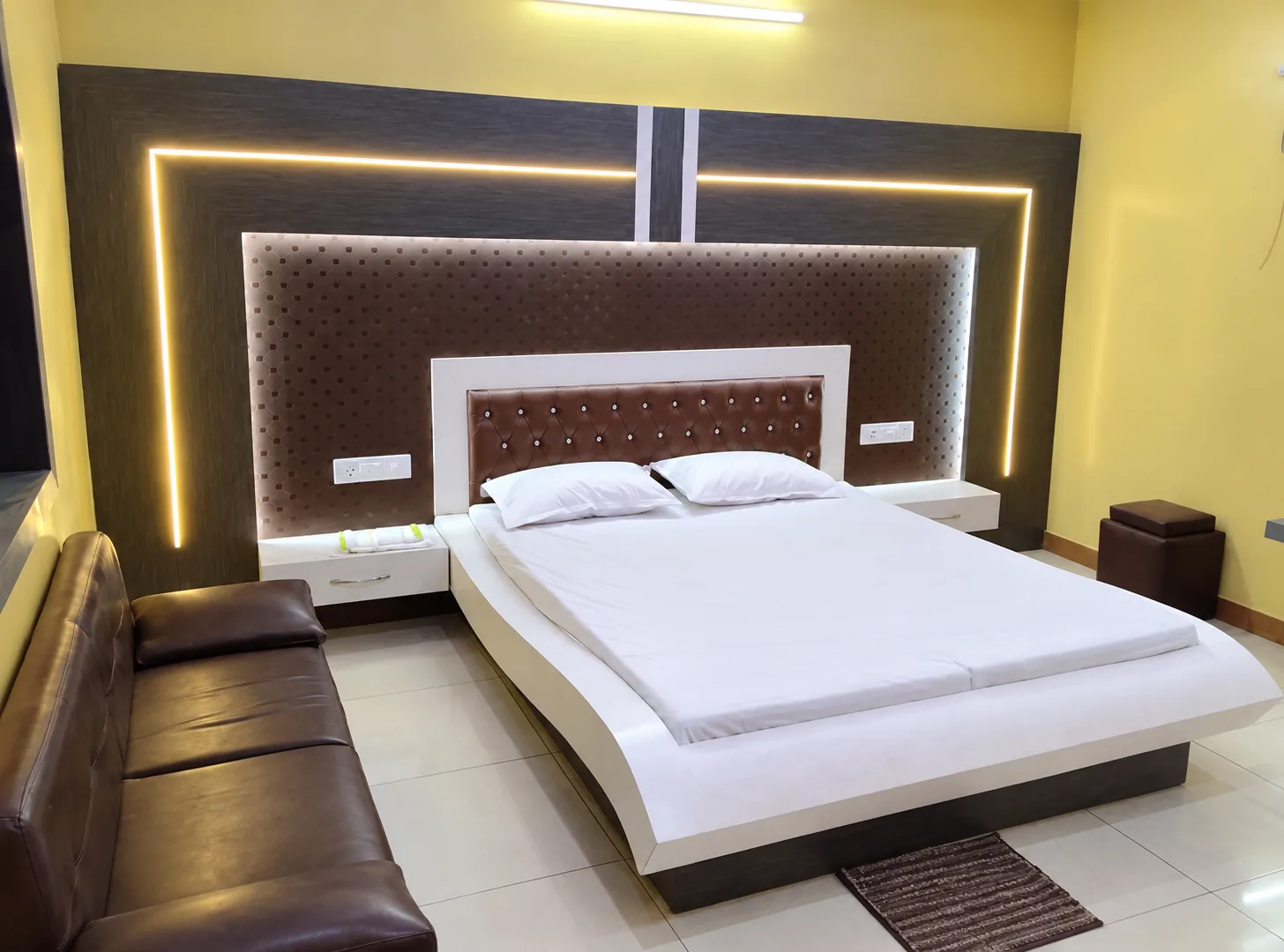 Hotel Royal International in Padrauna - photo 4