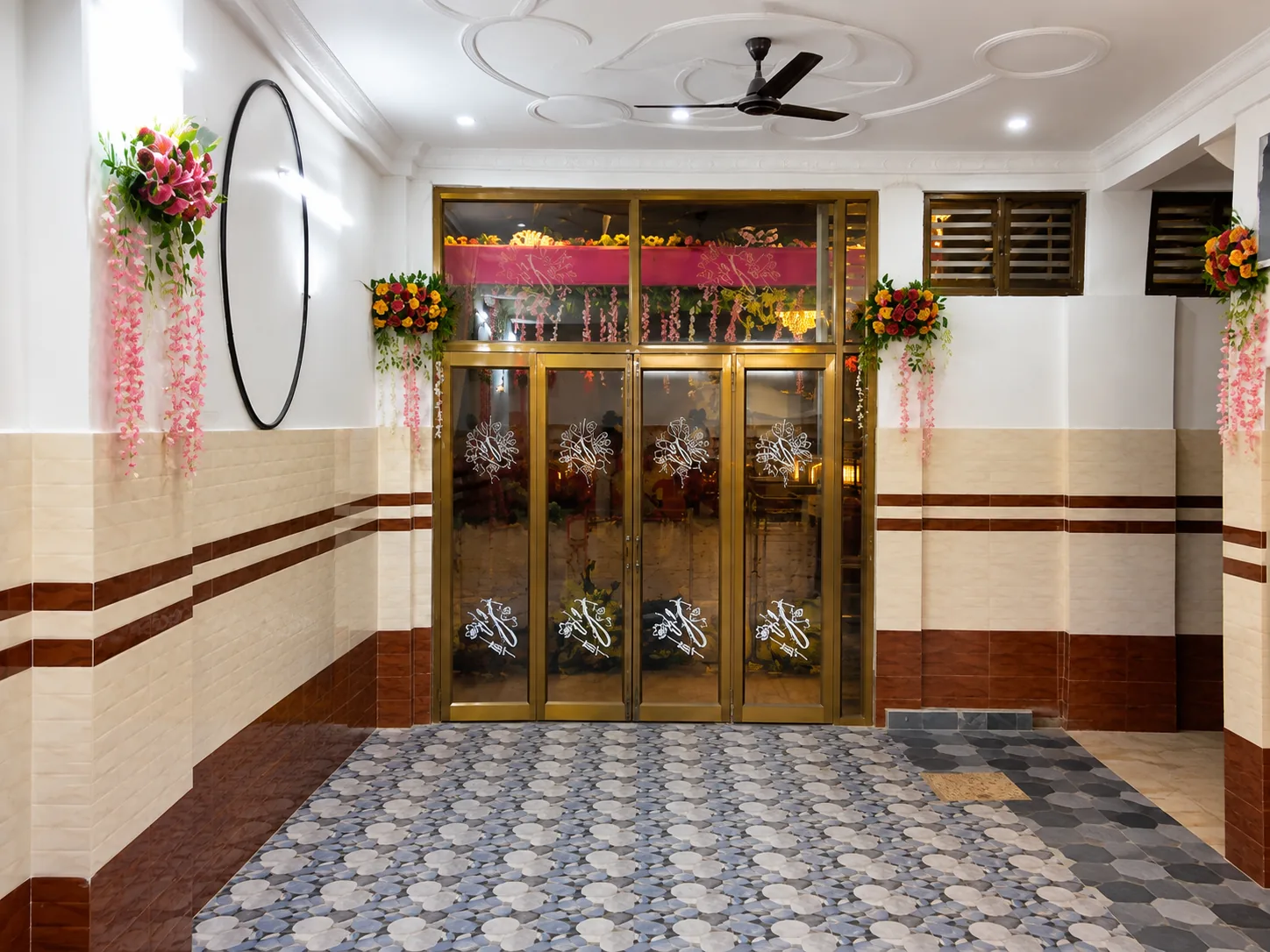 J.S.Palace Hotel & Banquet hotel photo 2