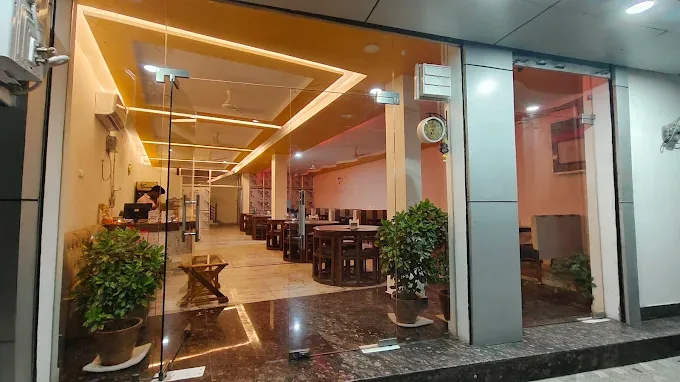 Hotel Pratap in Maharajganj - photo 5